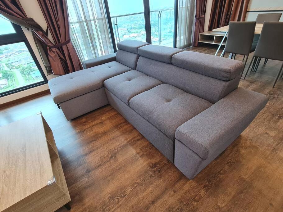 V' Bros Vivacity 3bedroom J4.2 Got Dryer Apartment *